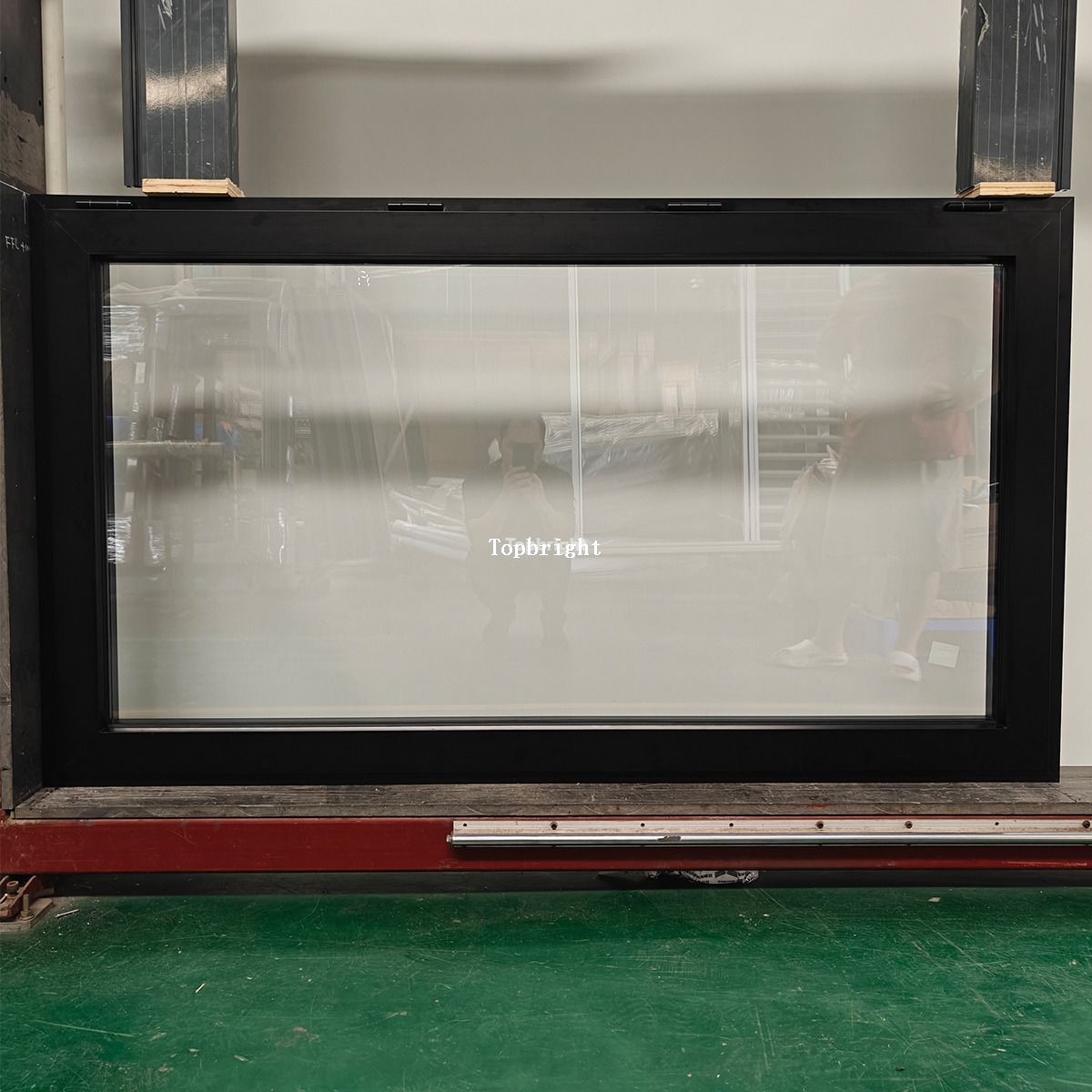 Top-hung Gas Spring Window