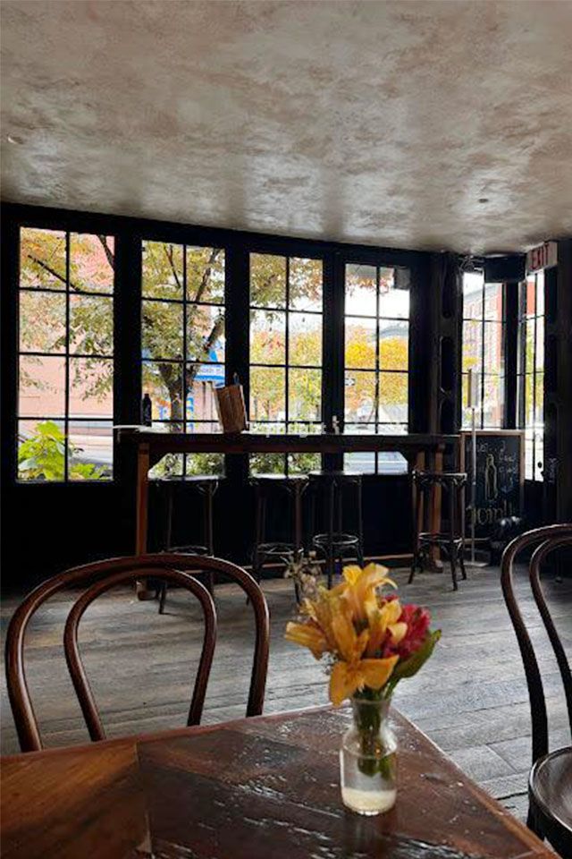 Wine Bar bifold door