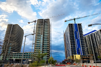 //imrnrwxhmork5q.leadongcdn.com/cloud/lqBqkKmlSRklpirmnnkq/high-rise-apartment.jpg