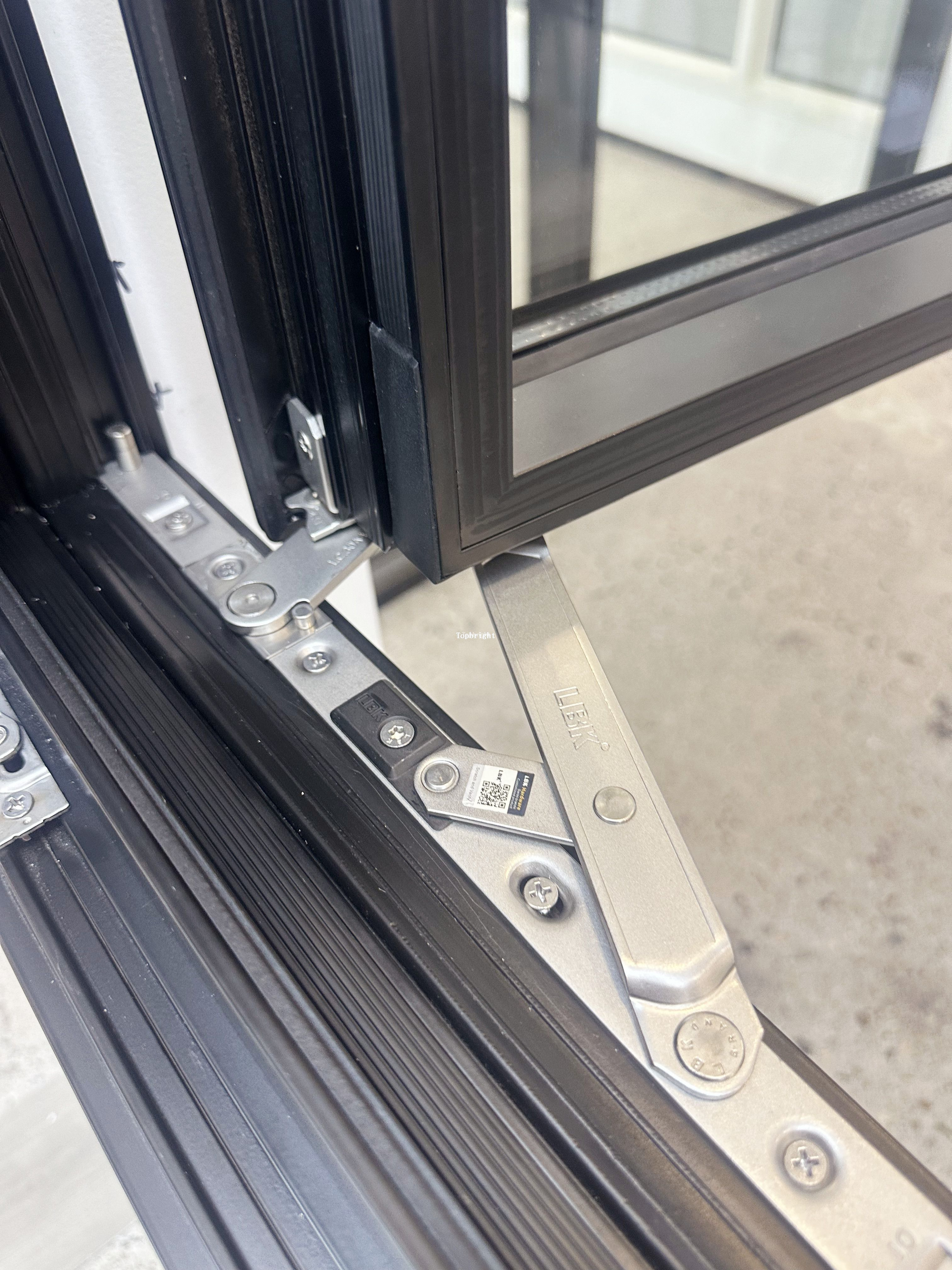 TB120 Thermal Break Casement Window witn Mosquito Net